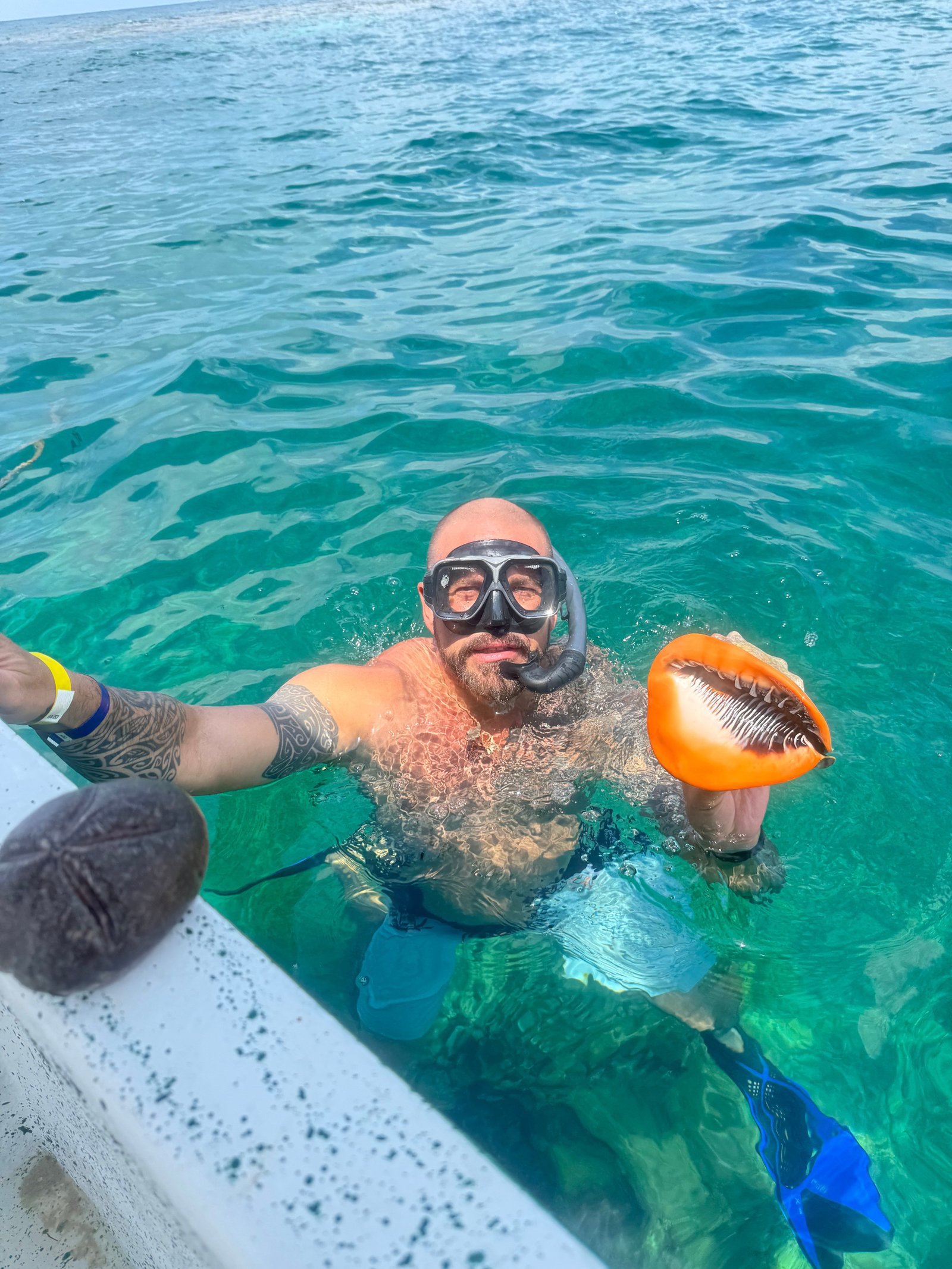 Santuario de aves y perezosos en Roatán